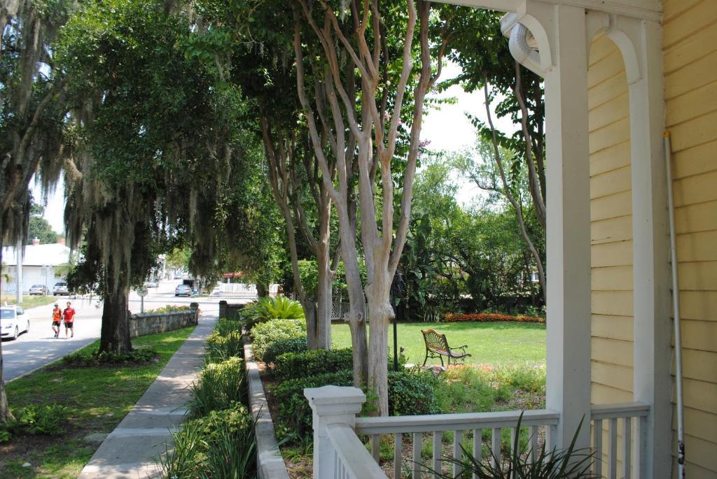 Lakeside Inn On Lake Dora Маунт Дора Екстериор снимка